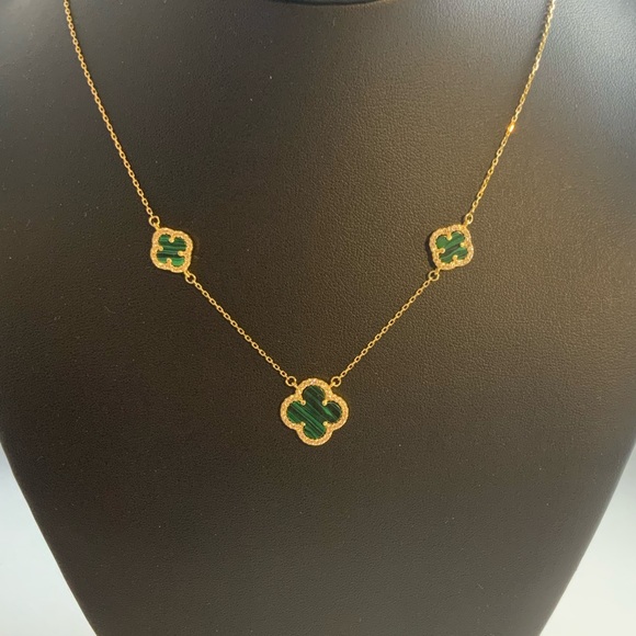 Malachite Clover Necklace - Picture 3 of 6